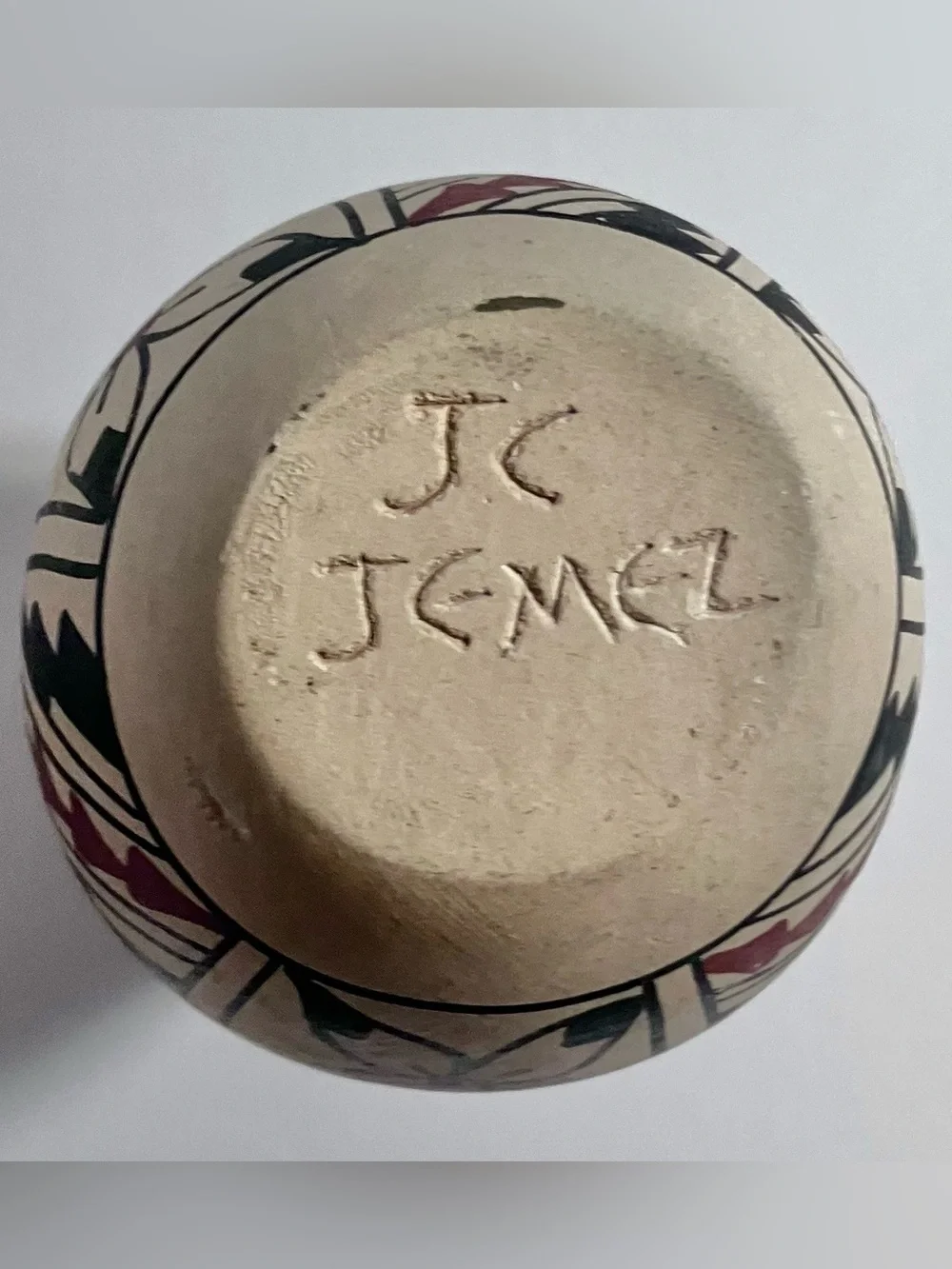 JEMEZ PUEBLO Pottery Bud Vase / SIGNED ‘JC’ / 3 Inches / NEW MEXICO Native Clay